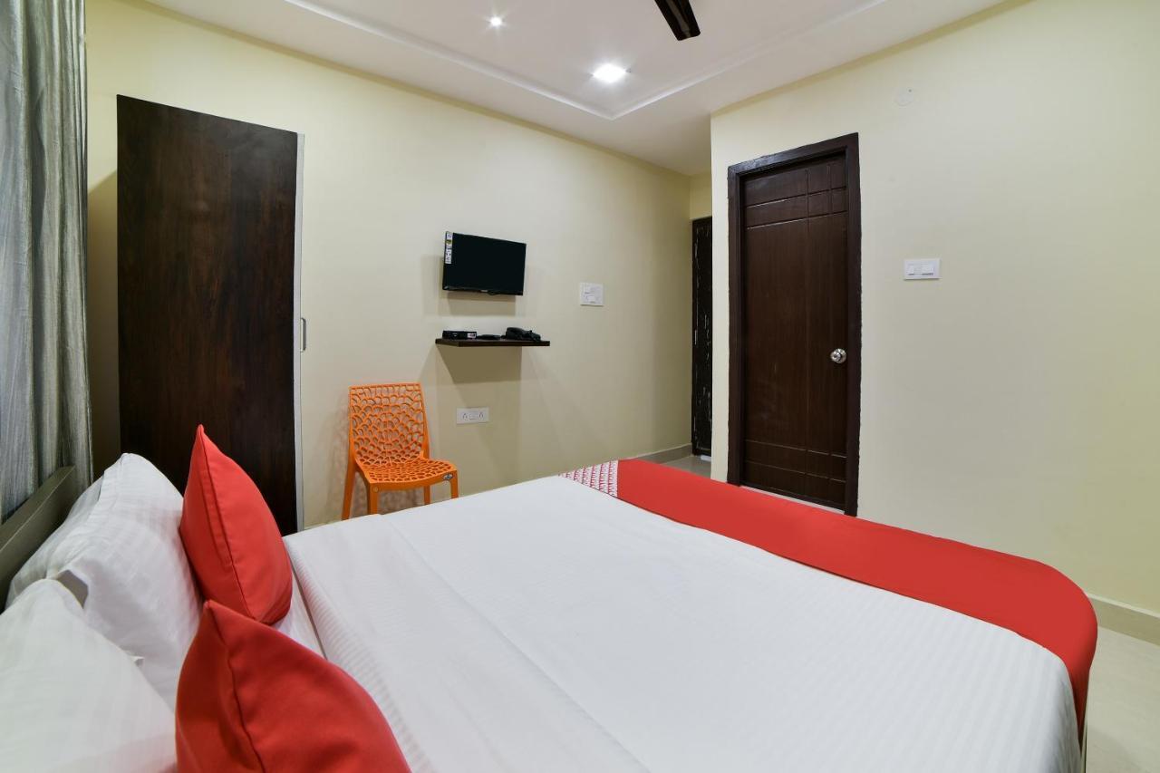 Oyo 16606 Iconic Living Hotel Haidarábád Kültér fotó