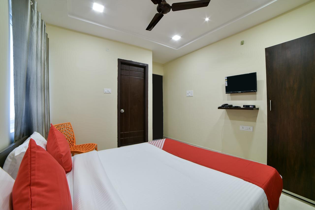 Oyo 16606 Iconic Living Hotel Haidarábád Kültér fotó