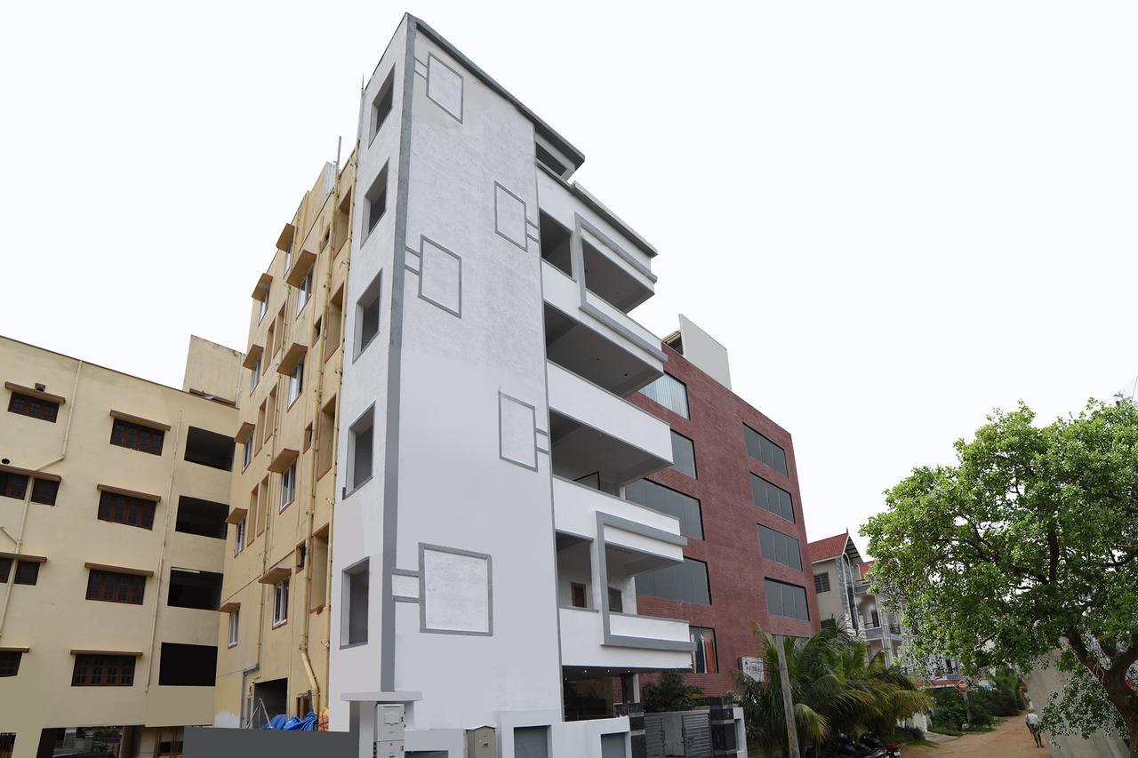 Oyo 16606 Iconic Living Hotel Haidarábád Kültér fotó
