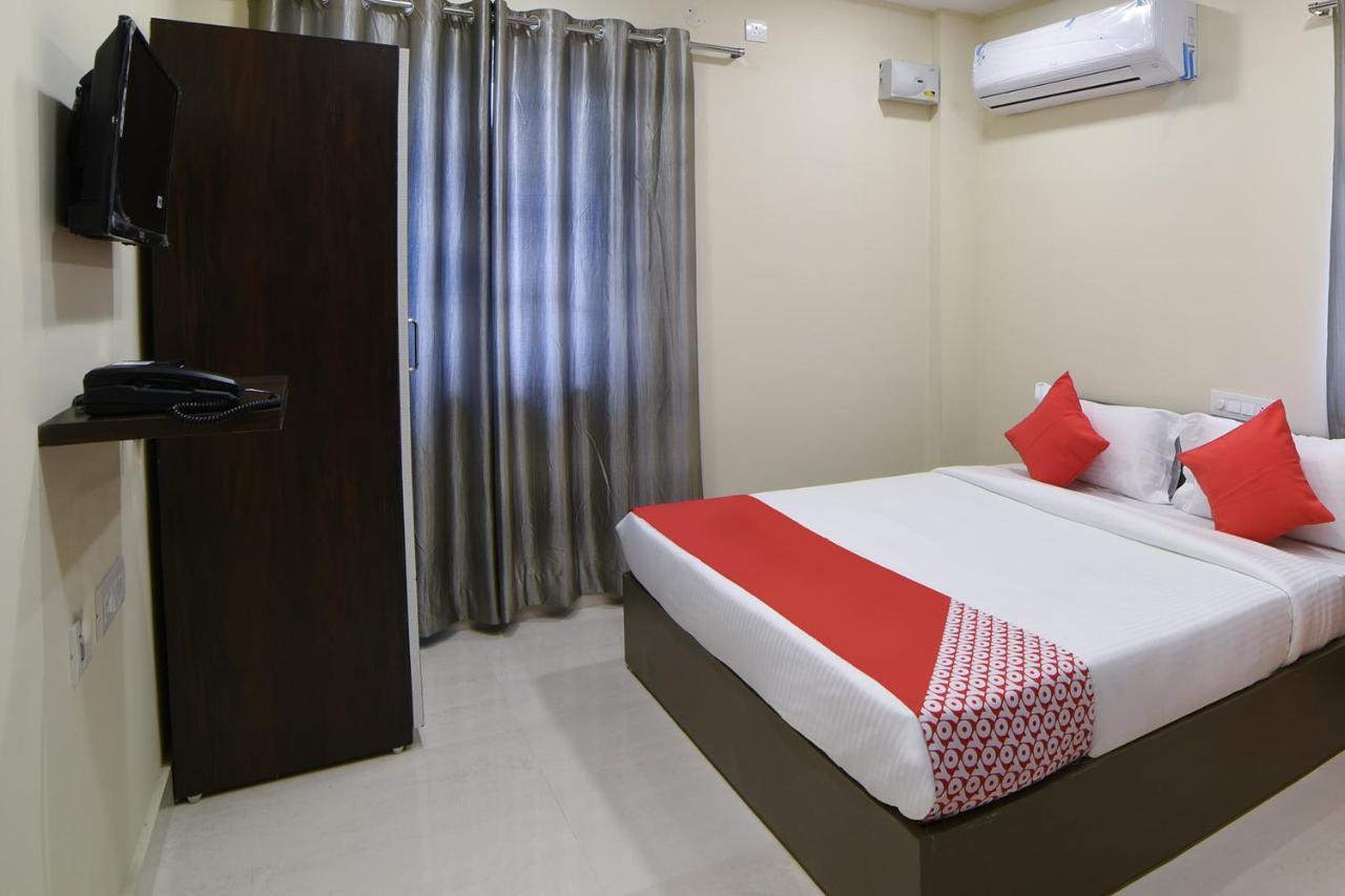 Oyo 16606 Iconic Living Hotel Haidarábád Kültér fotó