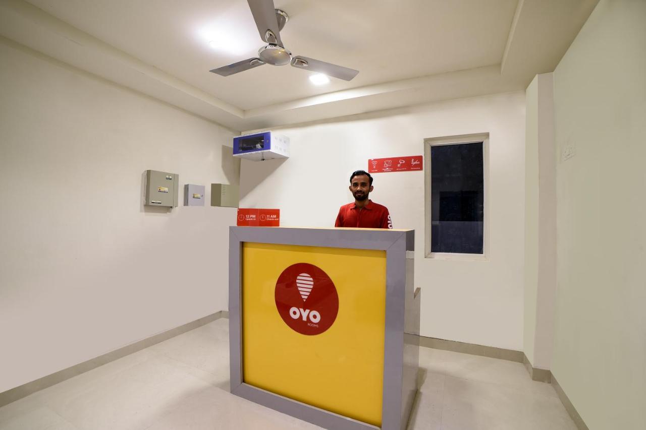 Oyo 16606 Iconic Living Hotel Haidarábád Kültér fotó