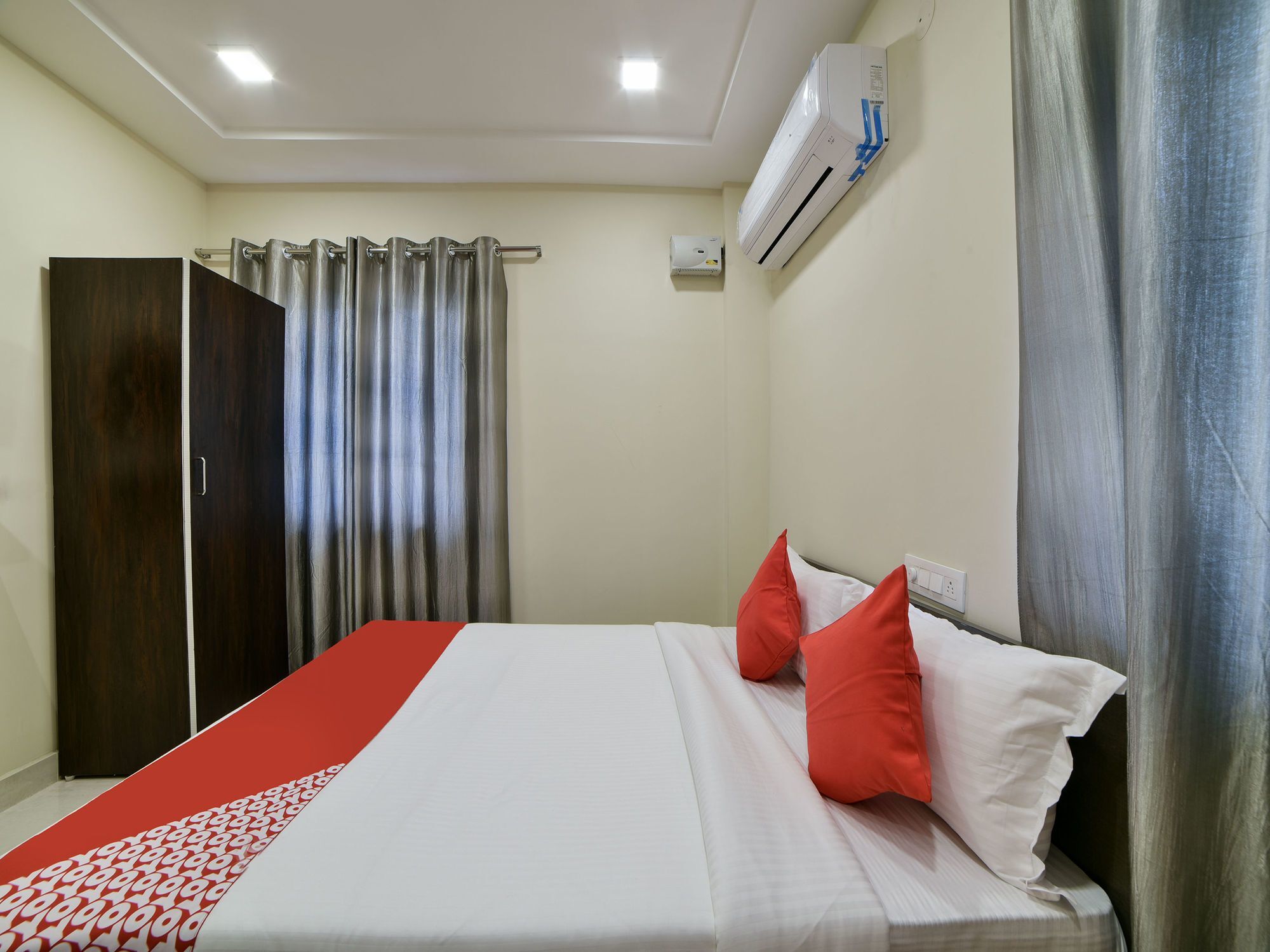 Oyo 16606 Iconic Living Hotel Haidarábád Kültér fotó